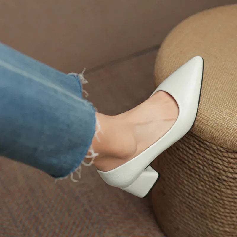 Tacchi comodi donna a blocco con punta affusolata. Calzature eleganti e versatili per ogni occasione.