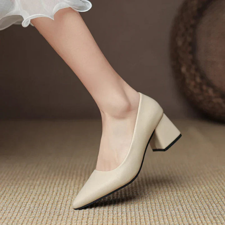Tacchi a blocco donna punta affusolata. Calzature eleganti, comode e versatili per moda e occasioni.
