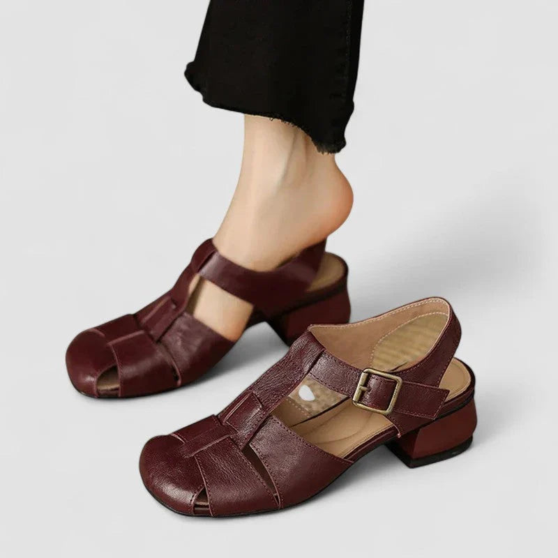 Sandali donna tacco basso con cinturino a T, estivi e comodi per ogni occasione.