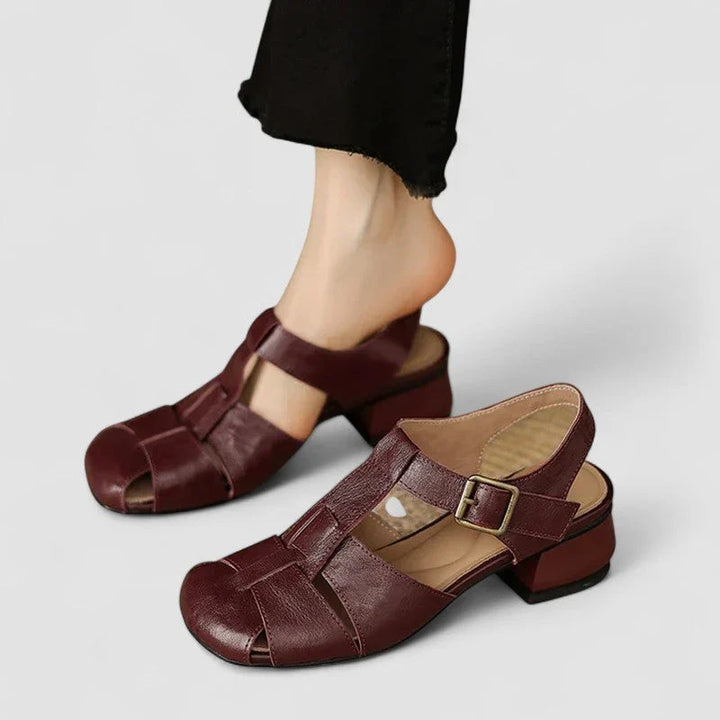 Sandali donna tacco basso con cinturino a T, estivi e comodi per ogni occasione.