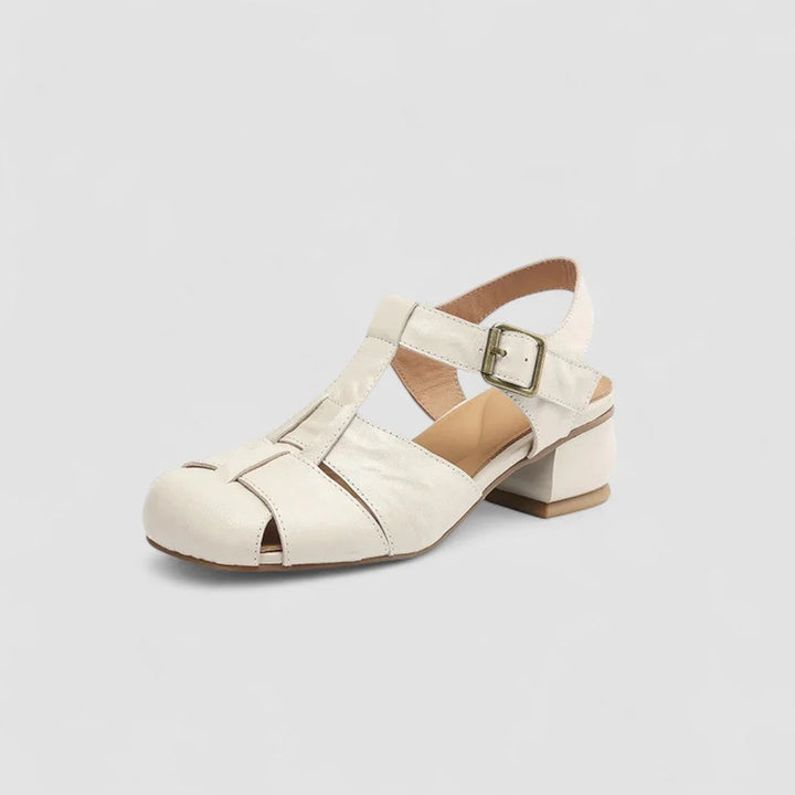 Classici sandali donna tacco basso con cinturino a T, perfetti per un look elegante e confortevole.