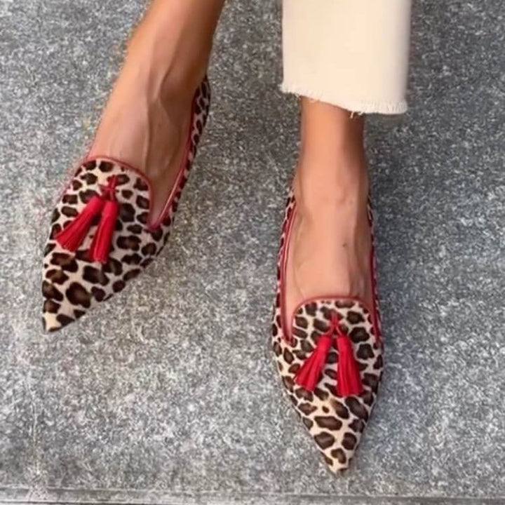 Mocassini donna slip-on con nappe e stampa animalier, versatili per outfit casual o più sofisticati. Calzature di moda.