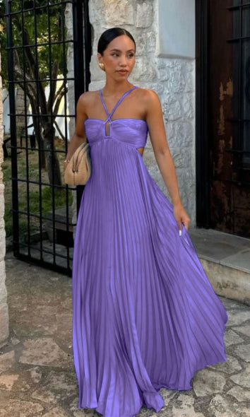 Abito donna per occasioni speciali, plissettato con collo halter, vita alta e senza maniche.