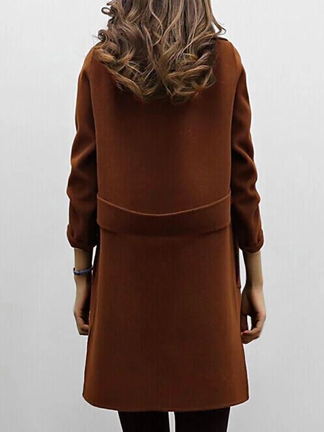 Trench lungo donna verde militare, stile classico, elegante e ideale per la moda autunnale.