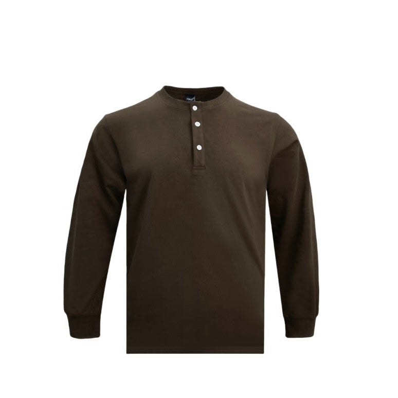 Primo piano tessuto camicia Henley uomo, morbida e traspirante, ideale per ogni giorno.