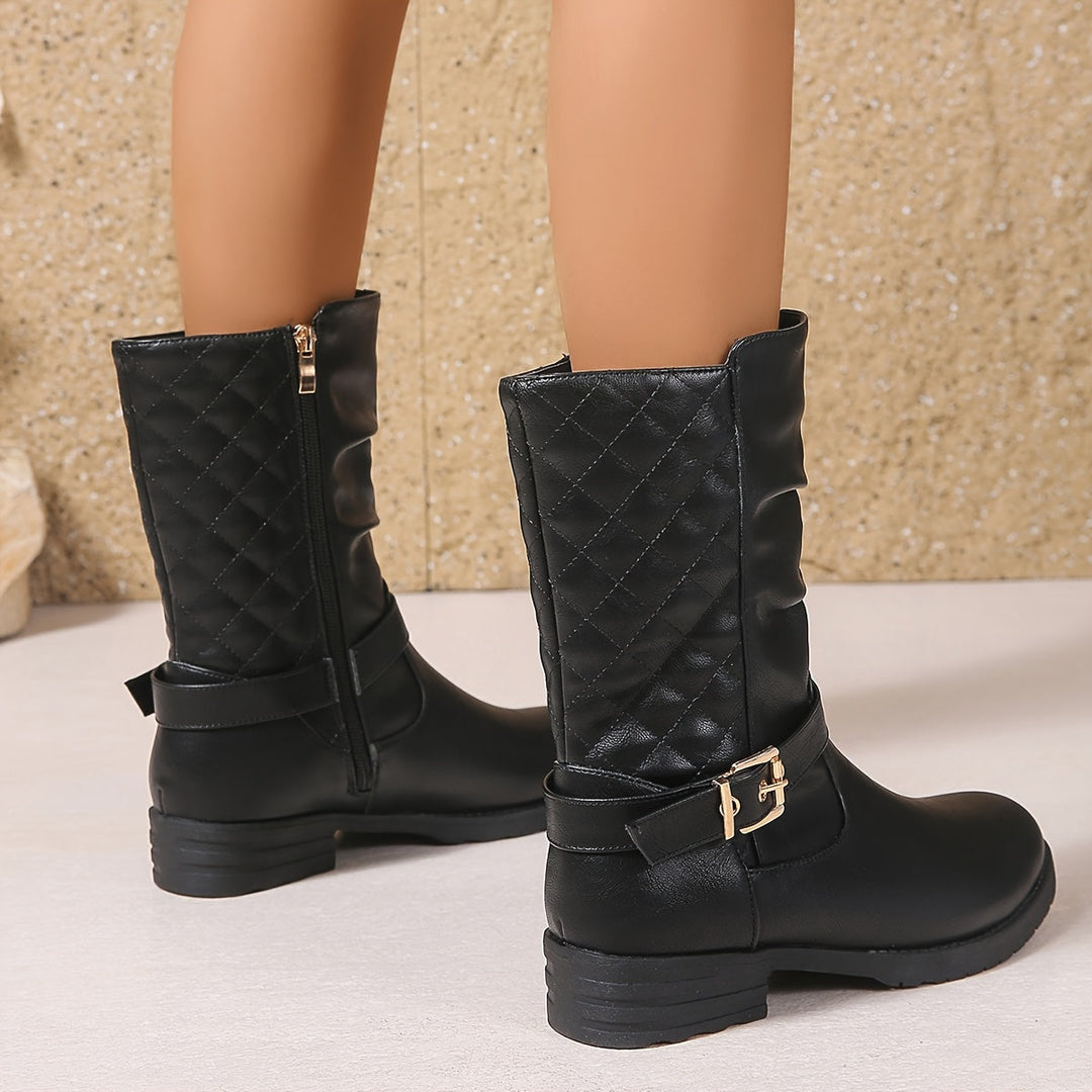 Stivali donna eleganti e versatili, metapolpaccio, tacco basso, con zip.