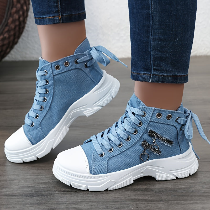 Sneakers arancioni con plateau, perfette per un look casual e rialzato, massima comodità.