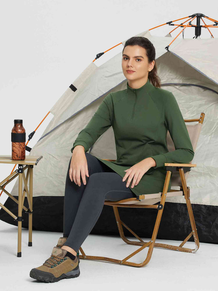 Abito donna invernale in maglia con collo alto e zip, ideale per ufficio o tempo libero.