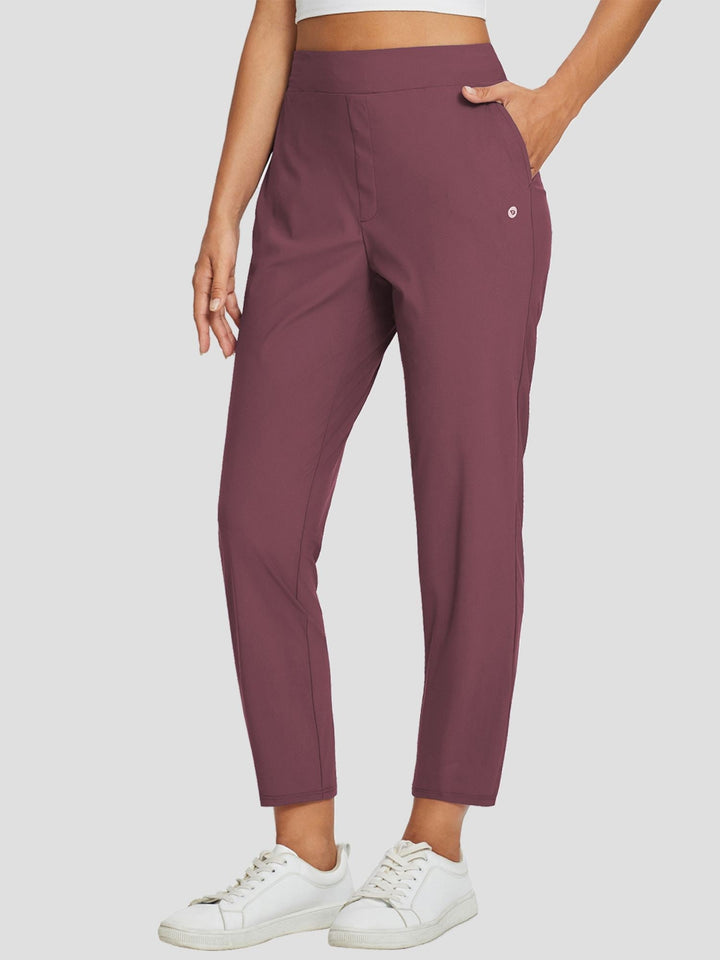 Pantaloni donna per trekking estivo, vita alta, protezione UPF 50+, spacco e tasche multiple.