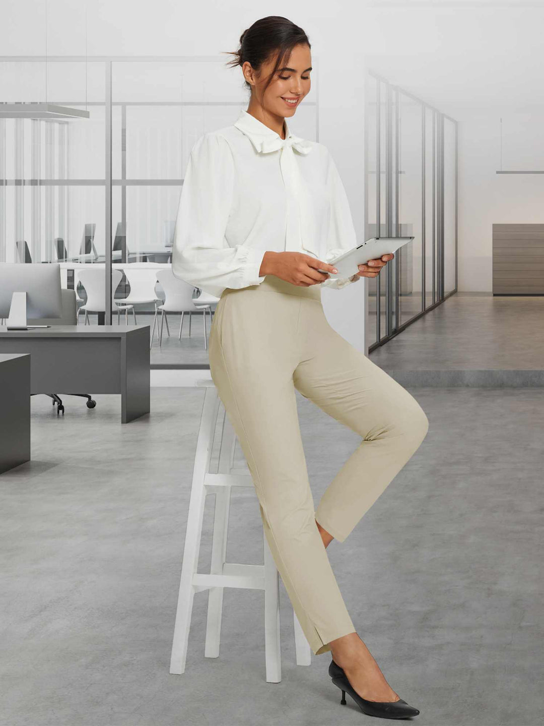 Pantaloni donna outdoor, traspiranti, vita alta, UPF 50+, spacco e tasche. Per le tue avventure.