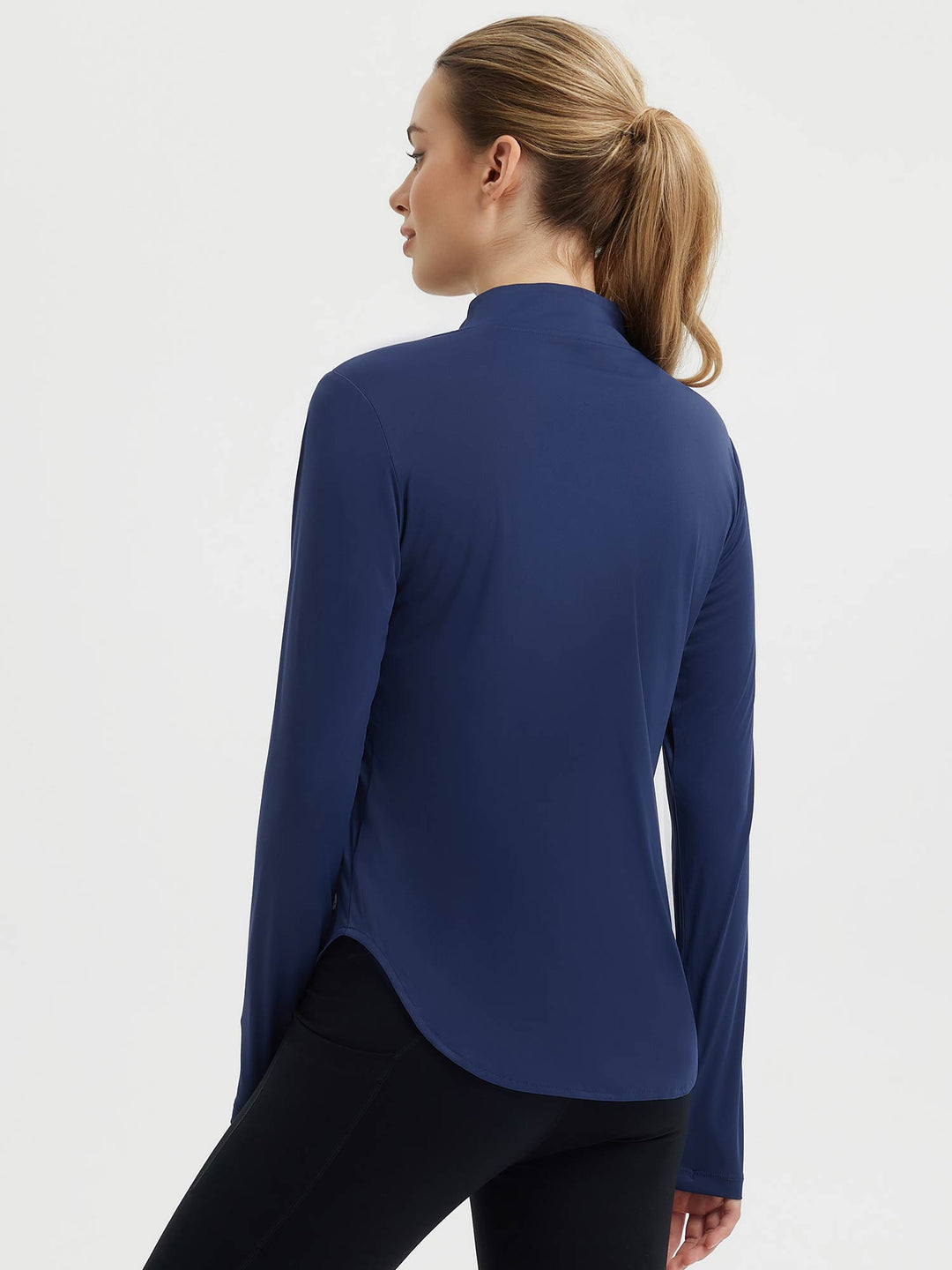 Maglia donna maniche lunghe con orlo arrotondato, fori pollici, mezza zip, per sport e comfort.