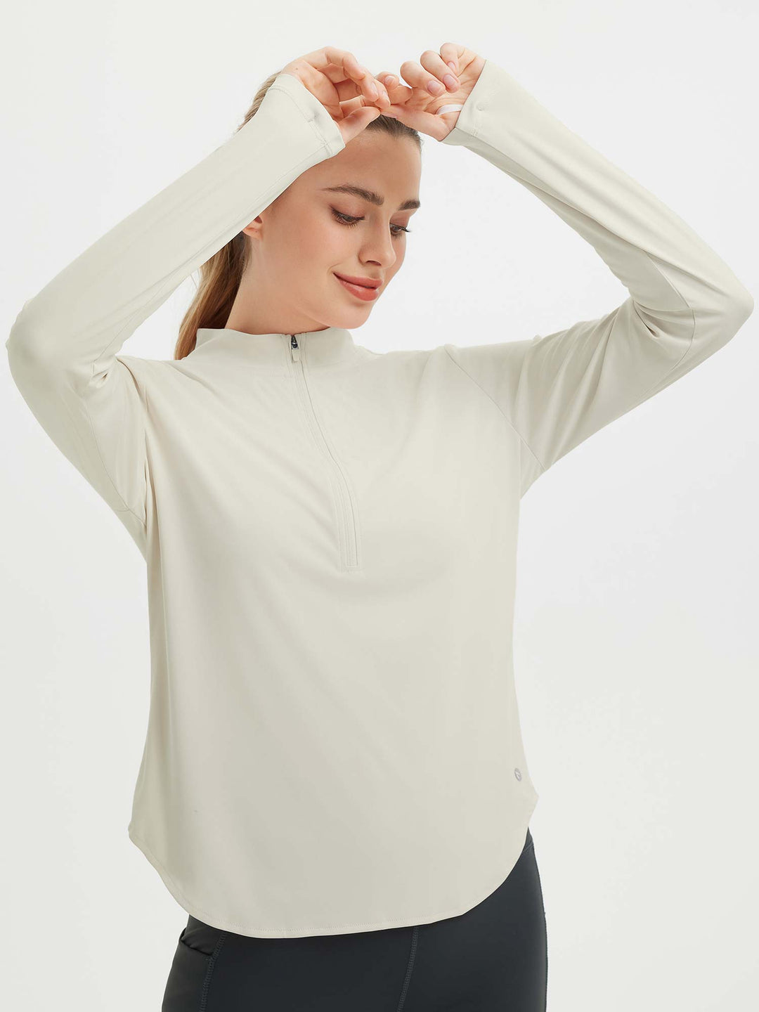 Maglia sportiva donna traspirante, maniche lunghe, fori pollici, perfetta per corsa e trekking.