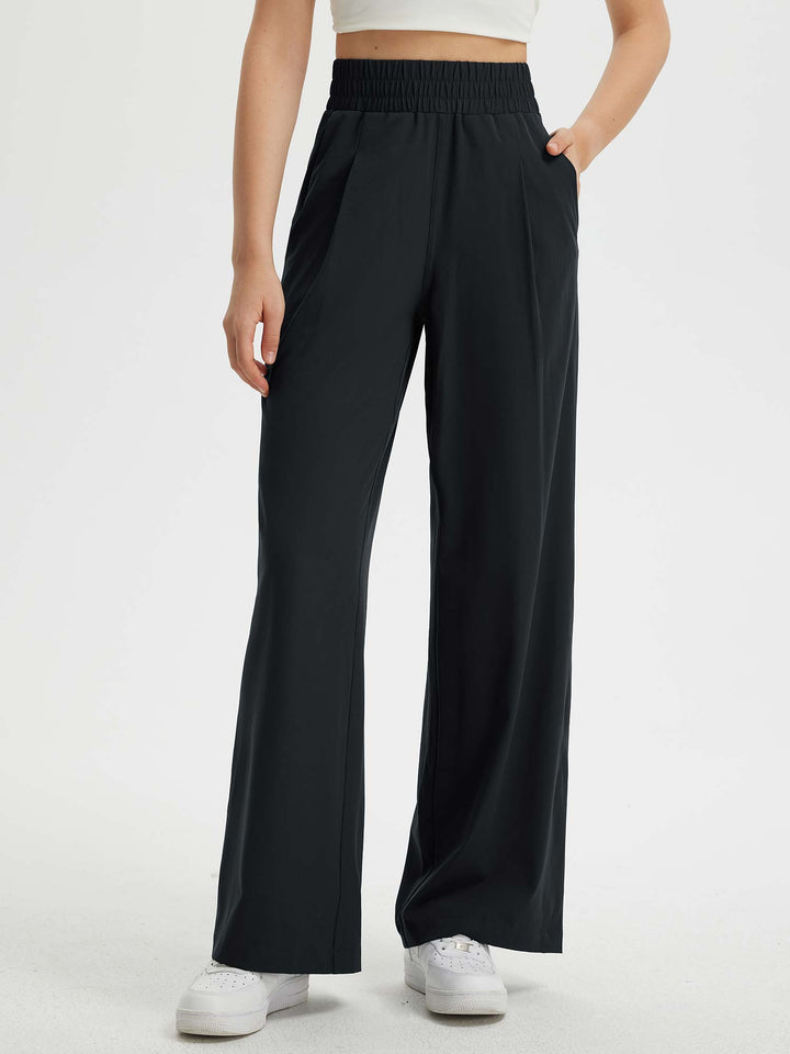 Pantaloni femminili a vita alta con gamba larga. Dettagli: elastico in vita e tasche funzionali.