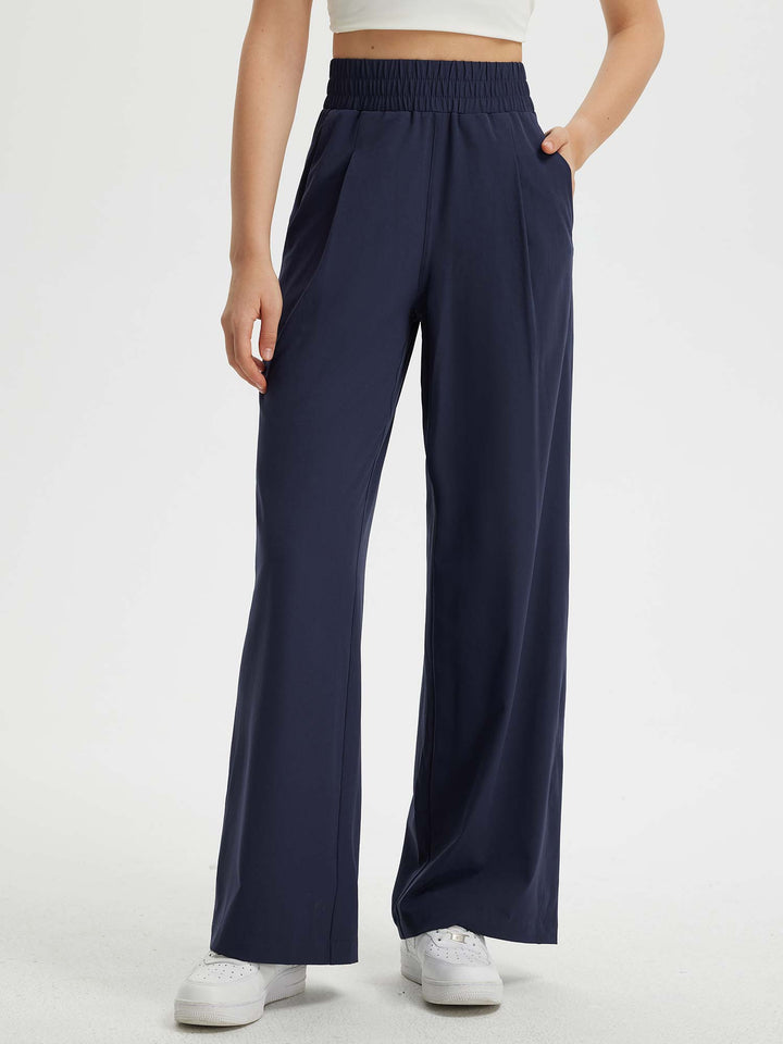 Pantaloni da donna a palazzo, vita elastica e tasche laterali. Perfetti per un look elegante e comodo.
