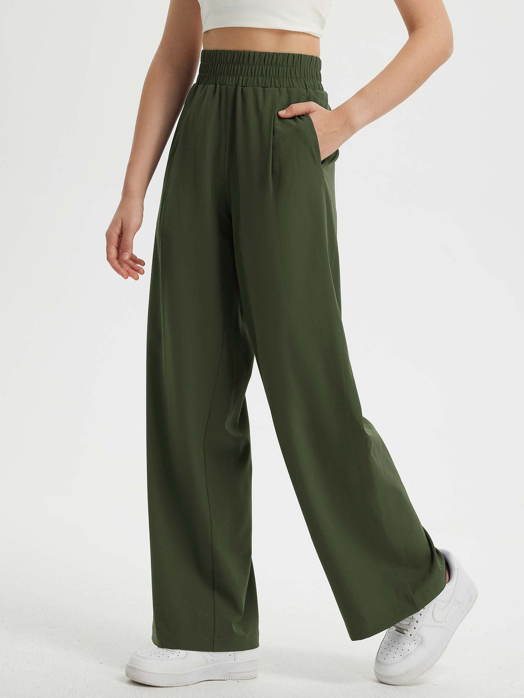 Pantaloni donna gamba larga con vita elastica e tasche. Ideali per comfort casual e stile versatile.