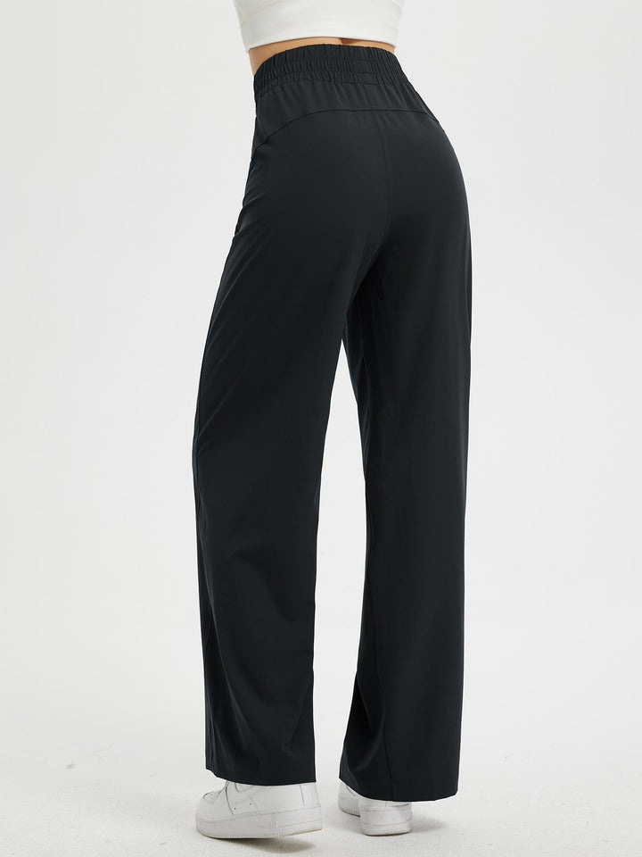 Pantaloni casual chic donna, vita elastica, gamba larga e tasche. L'essenza del comfort e dell'eleganza.