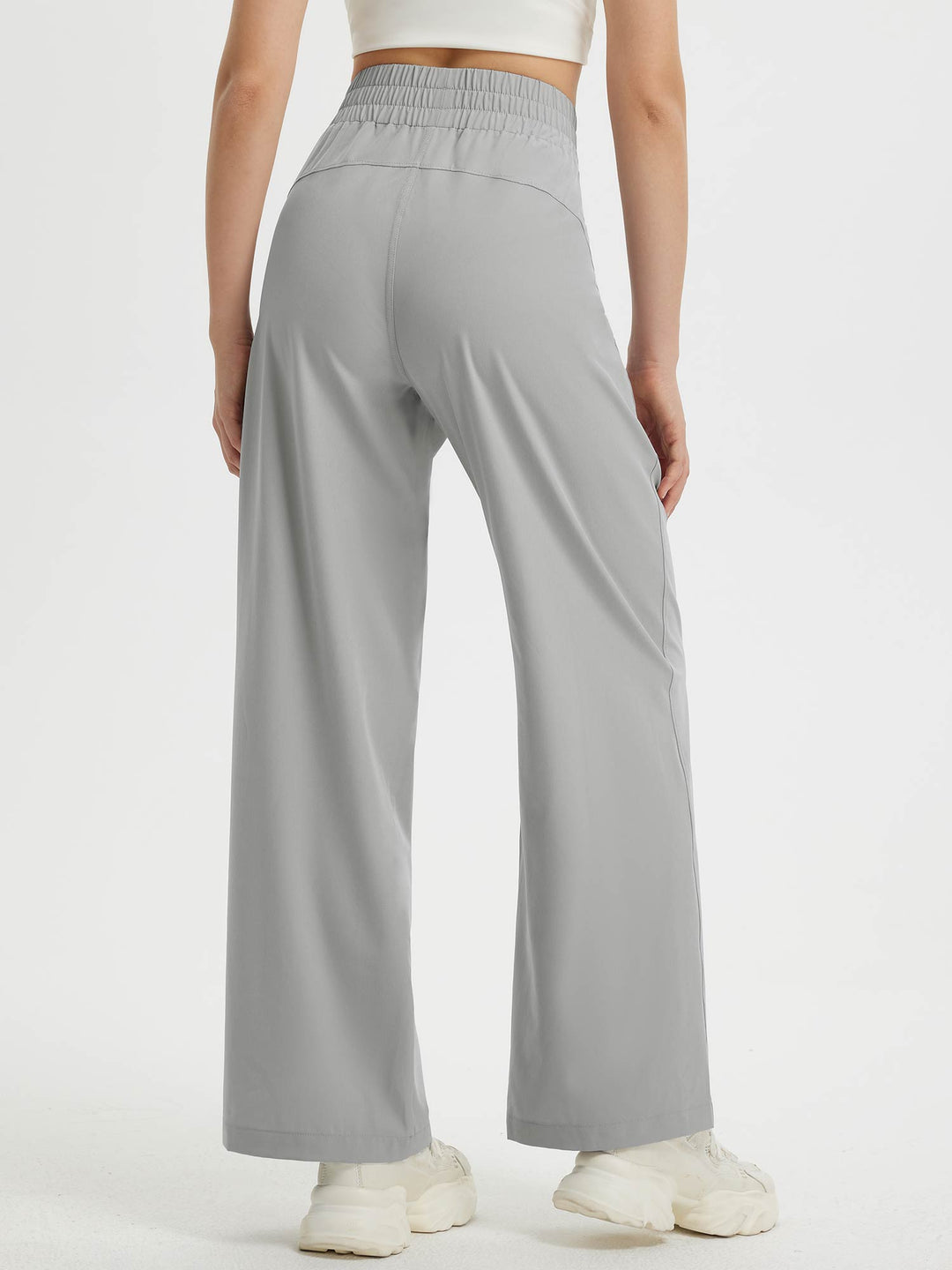Pantaloni comodi donna, taglio a gamba larga, vita elasticizzata. Con tasche, perfetti per il tempo libero.