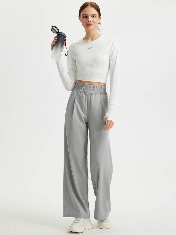 Pantaloni da donna morbidi a gamba larga con vita elastica e tasche. Adatti per un look moderno e comodo.