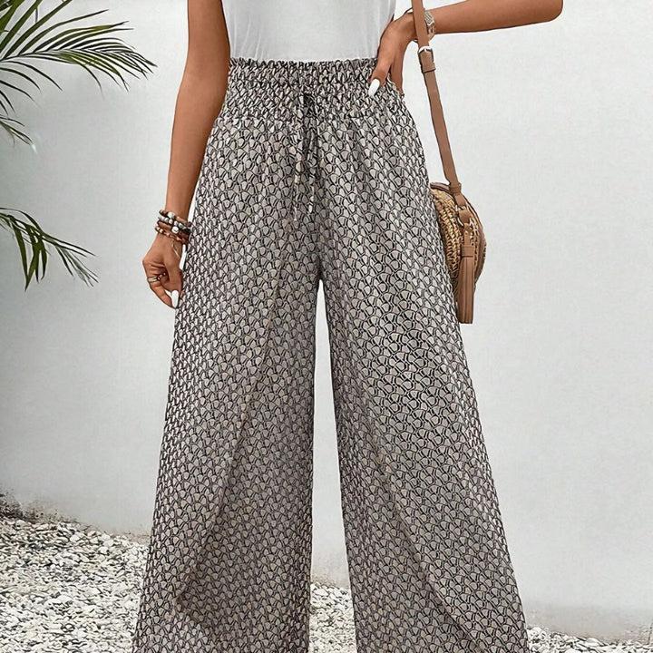 Pantaloni larghi donna grigio chiaro, vita alta e gamba comoda. Perfetti per un look casual e rilassato.