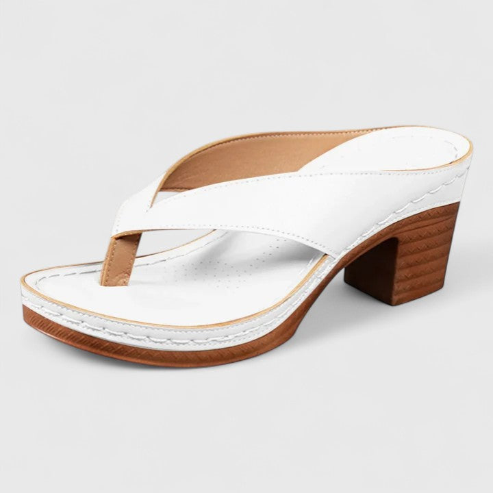 Sandali donna comodi per passeggio, infradito con fascette incrociate, ideali per un comfort estivo senza eguali.