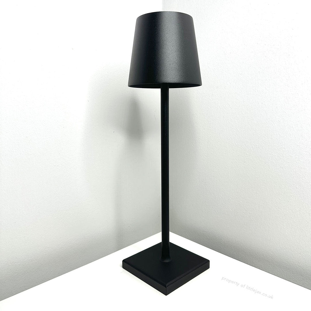 Lampada da tavolo LED dimmerabile, ricaricabile e wireless, design contemporaneo.