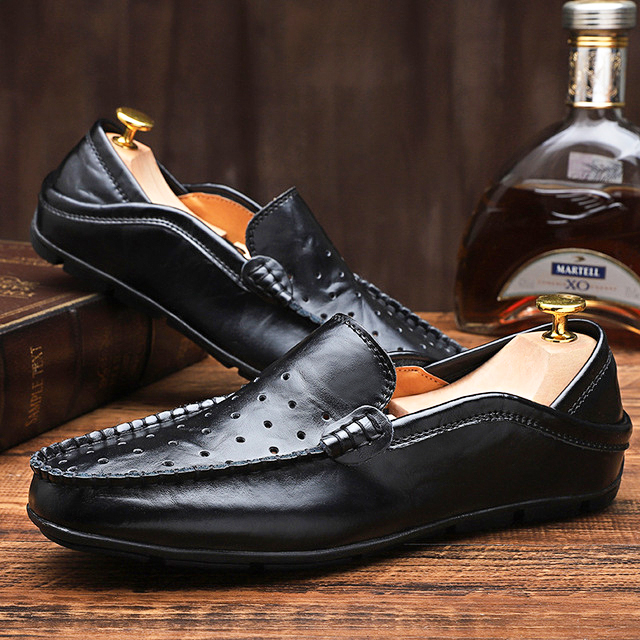 Eleganti mocassini uomo blu traspiranti con suola antiscivolo. Ideali per il comfort estivo e lo stile casual.