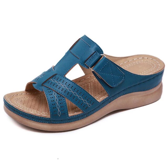 Eleganti sandali donna ComfortWave con design estivo e plantare ortopedico, offrono supporto e benessere.