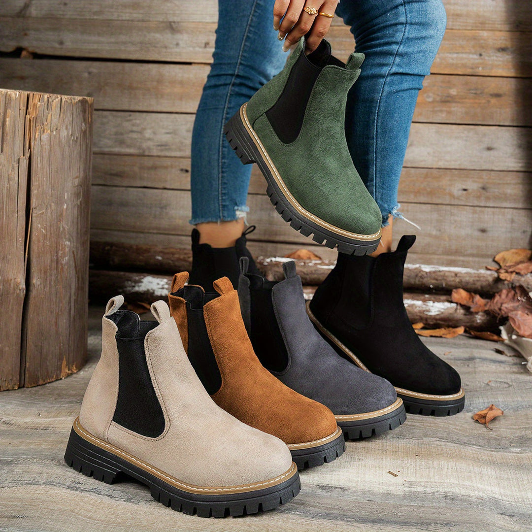 Stivaletti Chelsea donna beige, platform con suola dentellata. Calzature ideali per comfort e stile.
