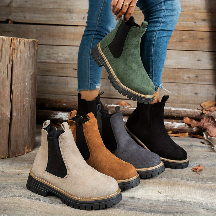 Stivaletti Chelsea donna beige, platform con suola dentellata. Calzature ideali per comfort e stile.