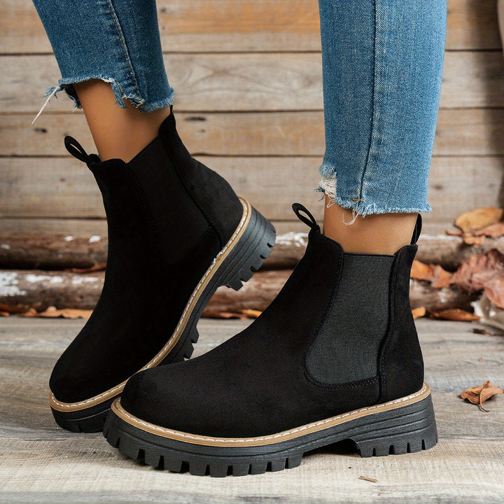 Stivaletti Chelsea verdi donna, platform con suola dentellata e inserti elastici laterali.