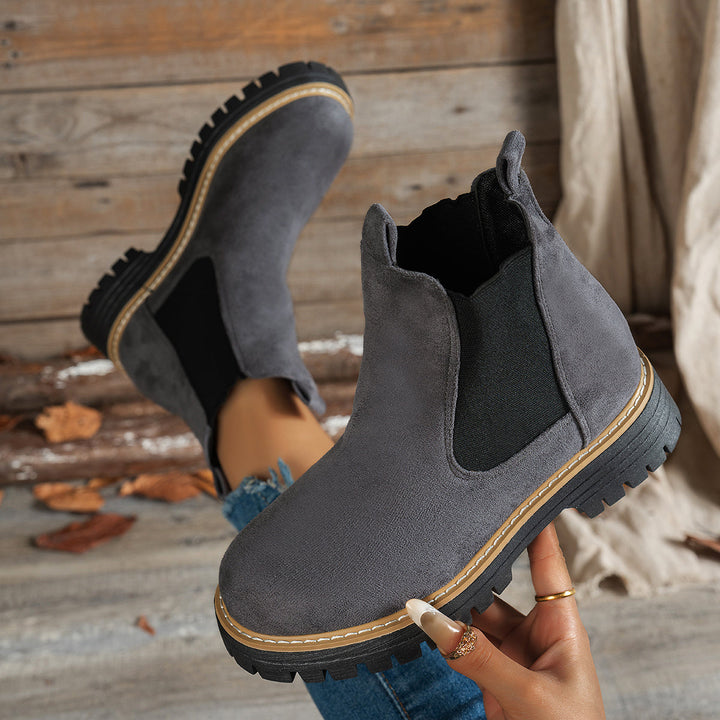 Calzature donna: stivaletti Chelsea beige, platform, suola dentellata e elastici. Stile casual.