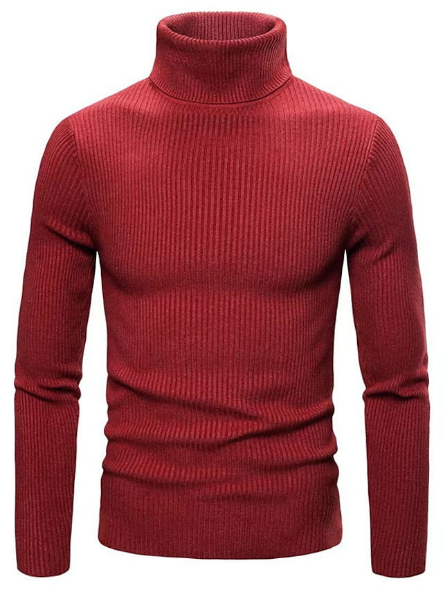 Maglione uomo girocollo classico indossato, un outfit maschile elegante e di tendenza.
