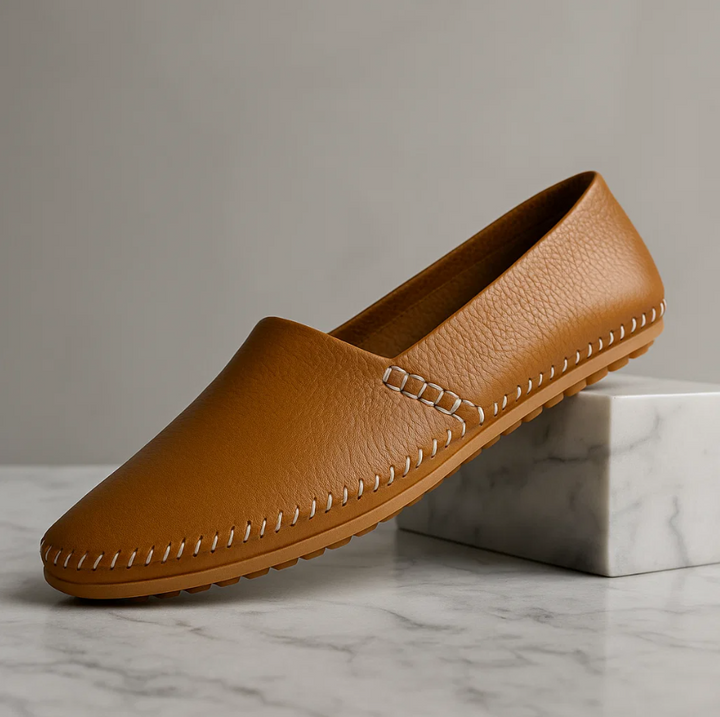 Mocassini uomo slip-on in pelle, comodi e versatili per look casual ed eleganti. Ideali per primavera/estate.