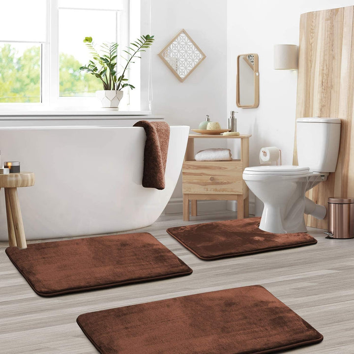 Morbidi tappetini bagno in velluto memory foam, assorbenti e di lusso per arredo bagno moderno.