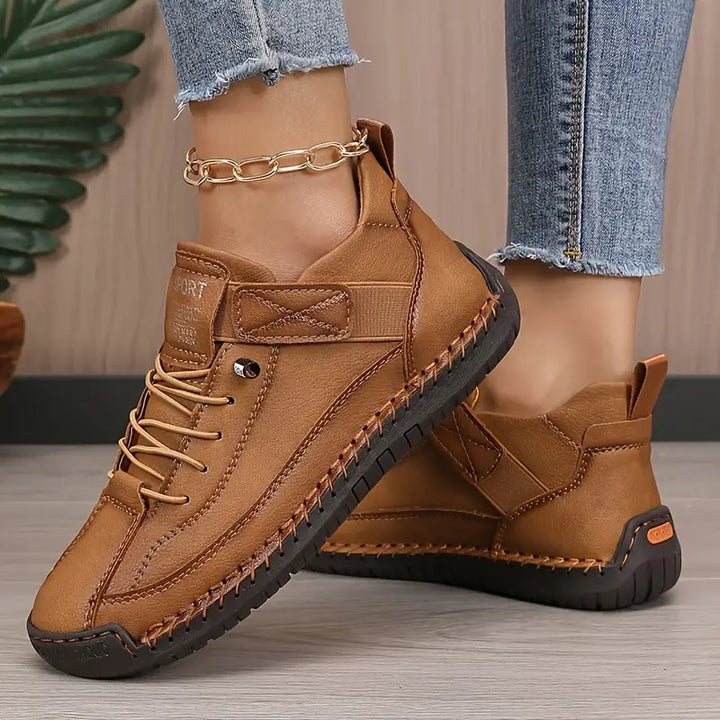 Scarpe donna estive slipon con cuciture a vista. Ideali per un outfit casual e alla moda.