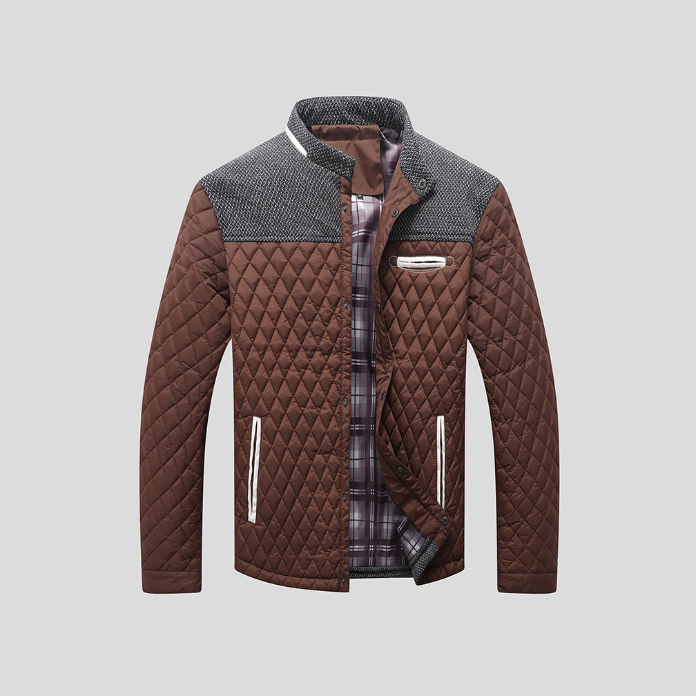 Abbigliamento maschile: giacca trapuntata uomo color block, collo alto. Perfetta per il comfort e lo stile casual d'inverno.