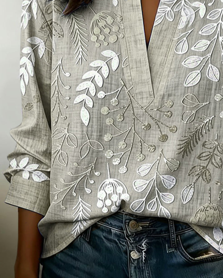 Blusa donna con stampa floreale colorata, scollo a V e maniche a tre quarti. Per un look fresco e primaverile.