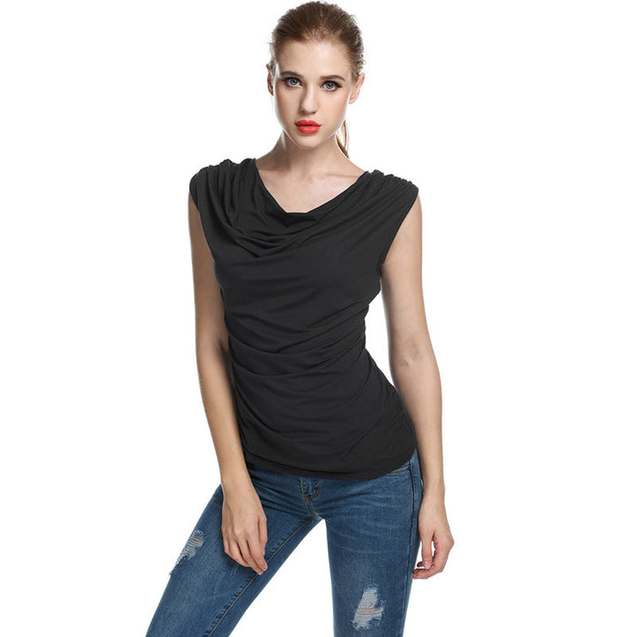 Top donna elegante senza maniche bianco con pieghe frontali e vestibilità slim, ideale per ufficio o casual chic.