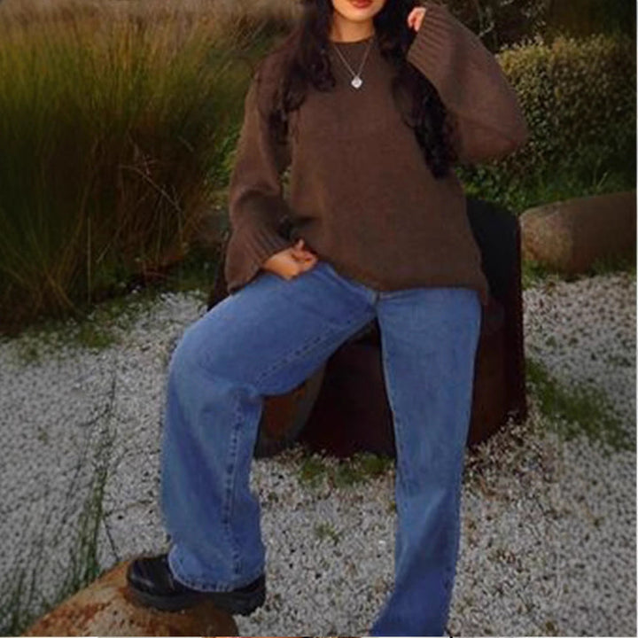 Pullover donna elegante color caffè, a maniche lunghe, con vestibilità ampia per moda casual autunnale.