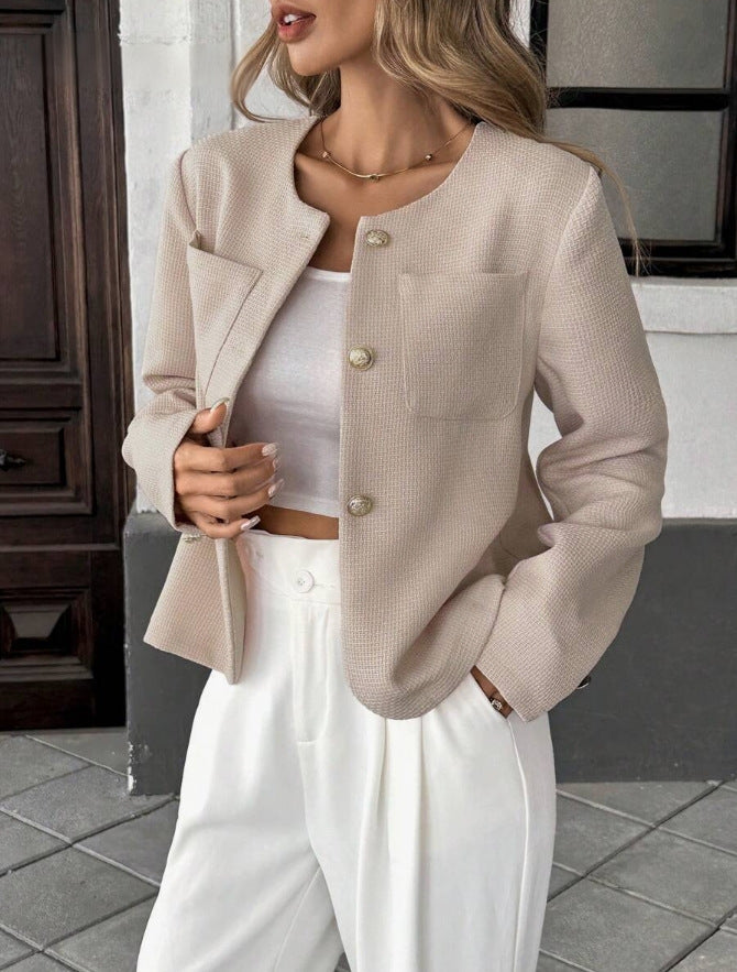 Giacca corta donna in tweed, elegante e chic. Perfetta per look raffinati primaverili e autunnali.