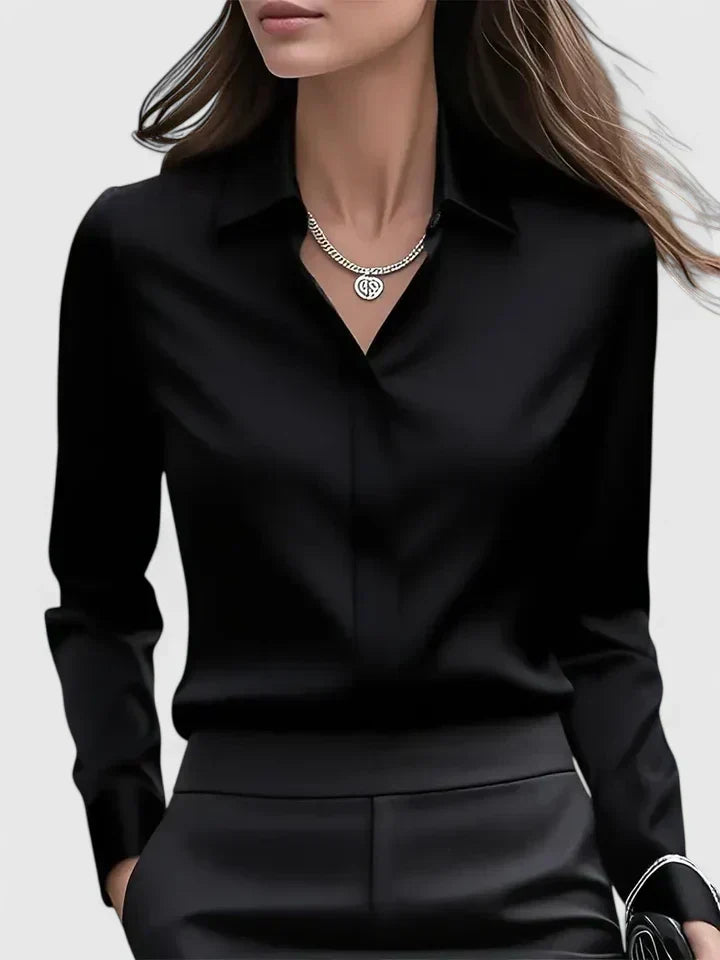 Maglia donna maniche lunghe con bottoni nascosti, orlo curvo, perfetta per look eleganti e casual.