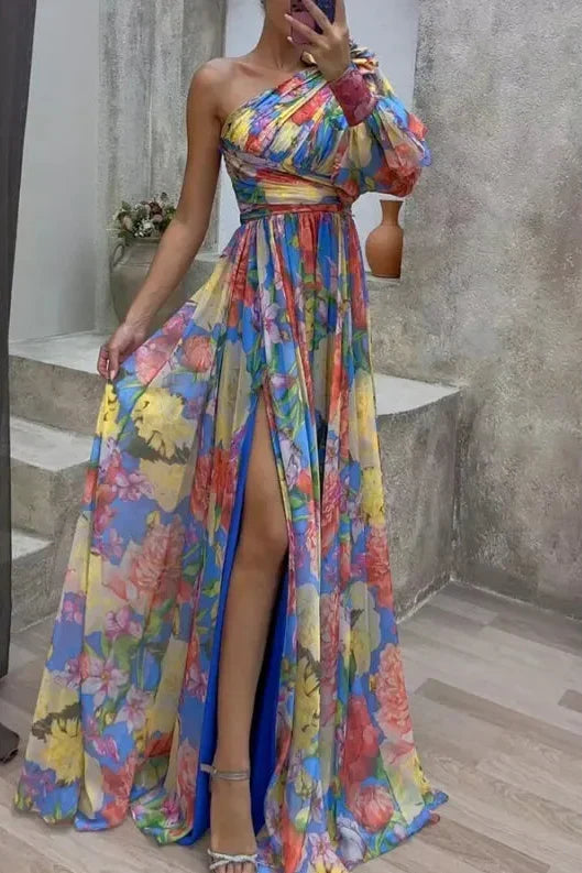 Abito monospalla floreale per donna, vestito maxi estivo con spacco, ideale per un look vacanza raffinato e alla moda.