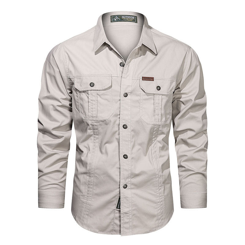Camicia militare uomo in tessuto resistente, ideale per comfort duraturo e stile robusto quotidiano.