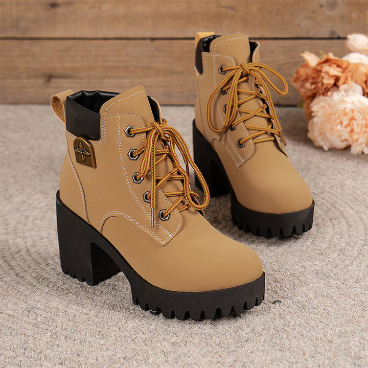 Stivaletti donna autunnali neri con tacco chunky e zeppa, ideali per la moda donna e il comfort.