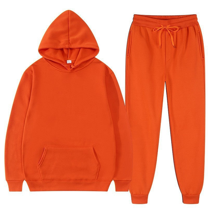 Outfit autunnale casual da uomo, composto da felpa con cappuccio e pantaloni sportivi per comfort e stile.