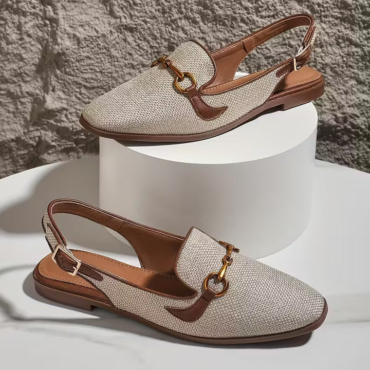 Ballerine slingback bianche da donna che uniscono stile ed eleganza al comfort quotidiano. Scarpe di moda.