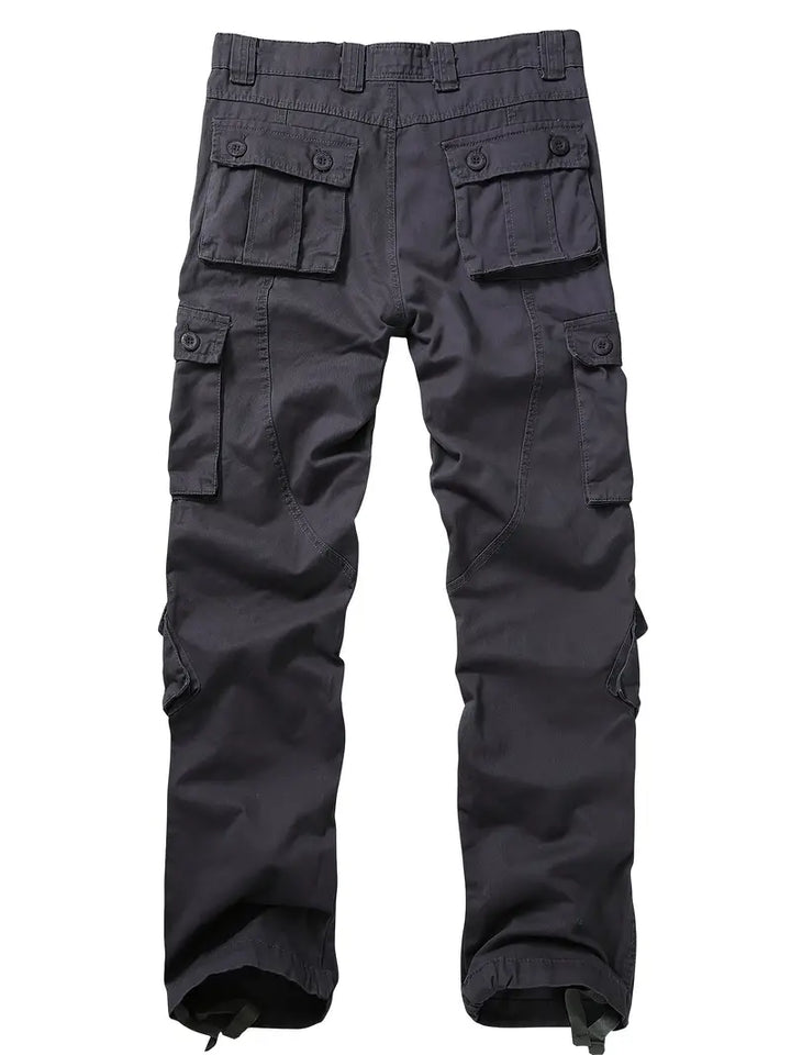 Pantaloni cargo uomo con ampie tasche laterali, ideali per l'outdoor e un look casual di tendenza.