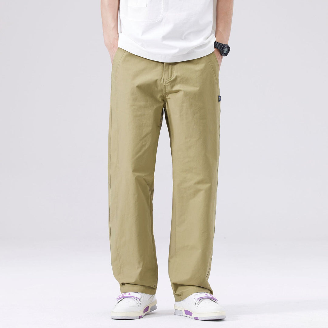 Pantaloni uomo beige a tinta unita, modello casual con gamba dritta e vita media, perfetti per streetwear moderno.