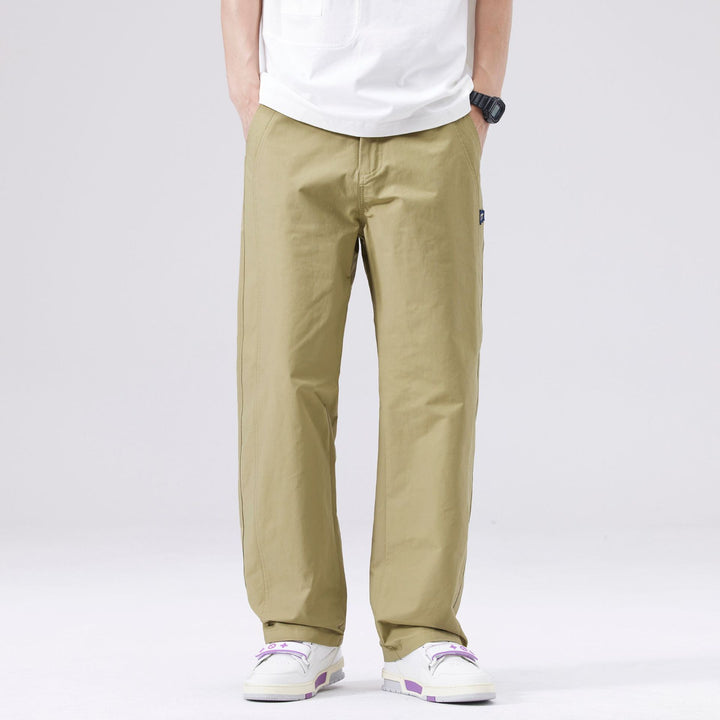 Pantaloni uomo beige a tinta unita, modello casual con gamba dritta e vita media, perfetti per streetwear moderno.