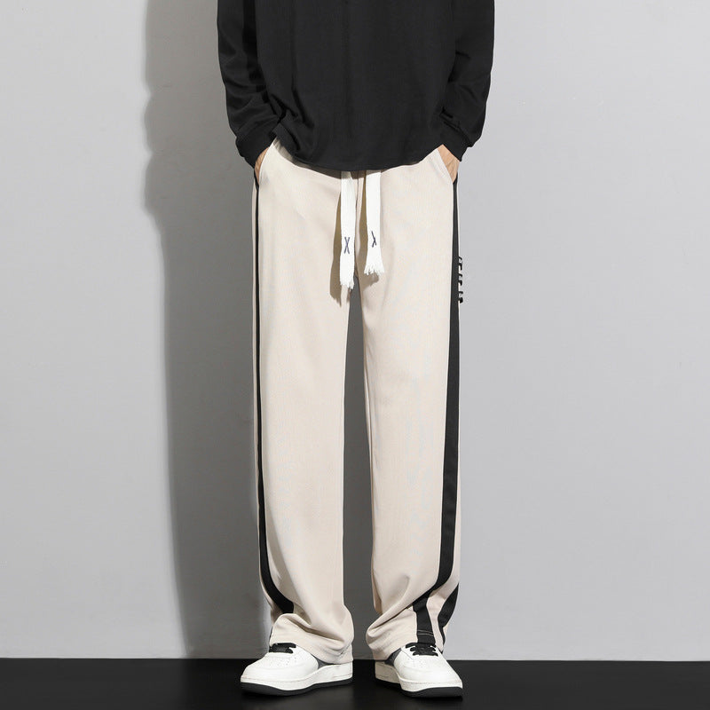 Pantaloni casual uomo a gamba dritta con elegante motivo a righe, perfetti per un look moderno e versatile.